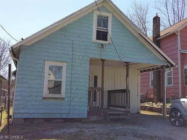 1st image of 2590 Catherine Ave