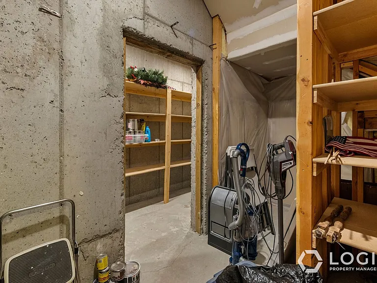 9223 Silver Lake Dr — Photo 35