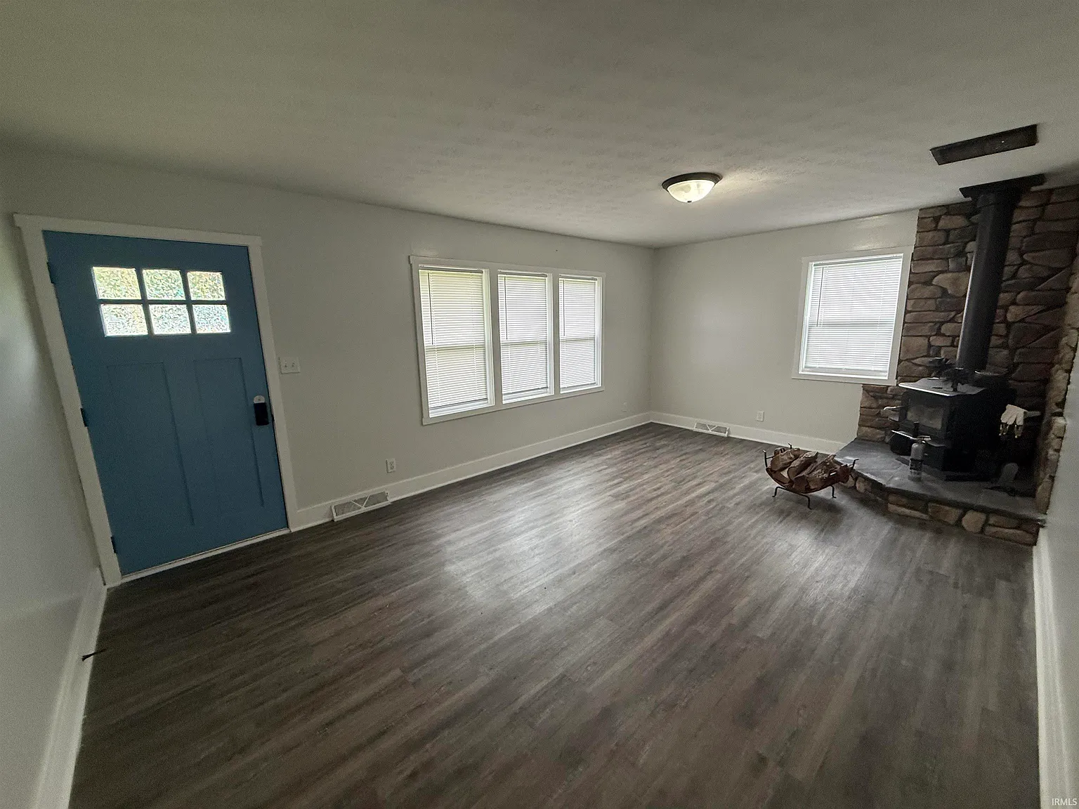 3 bed, 2.0 bath, 1612 sqft, $1,800 — Photo 2