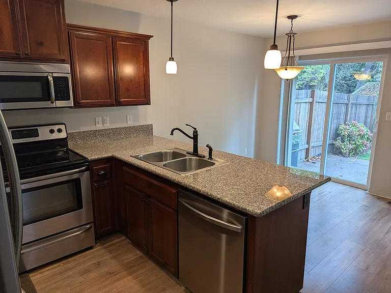 409 Madrona Ave SE — Photo 5