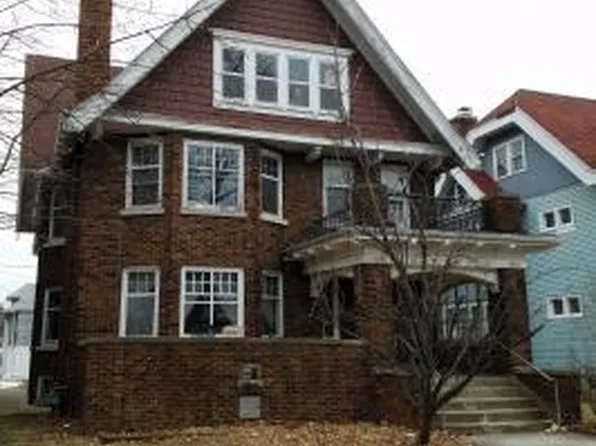 3051 N Farwell Ave, Milwaukee, WI 53211