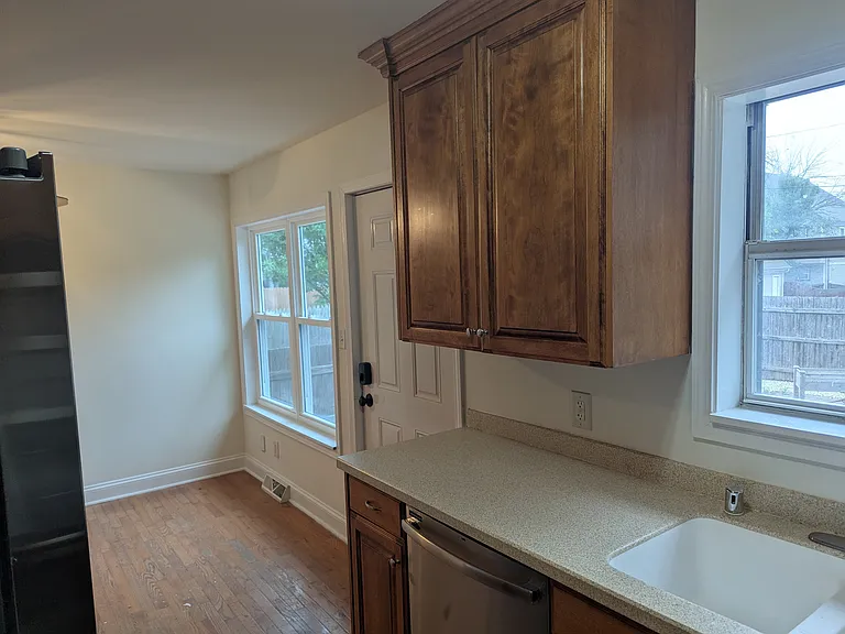 2118 N Palmer St — Photo 8