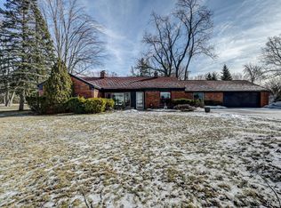 915 S Squirrel Rd, Auburn Hills, MI 48326