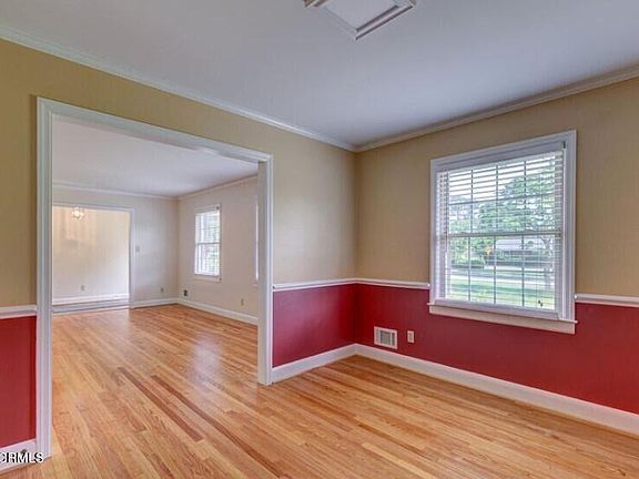 5th image of 942 Greenhowe Drive