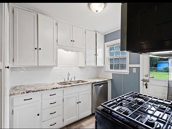 5th image of 4448 Booth St