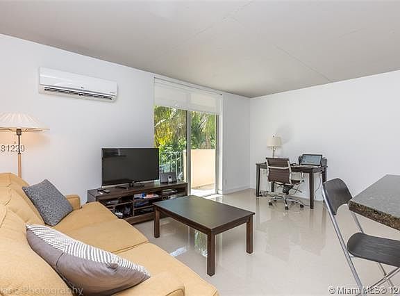 4th image of 915 Jefferson Ave APT 2A