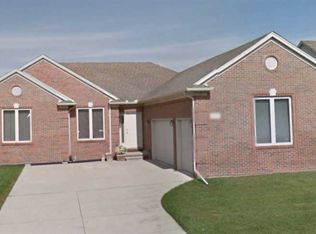 21281 Fairfield Dr, Macomb, MI