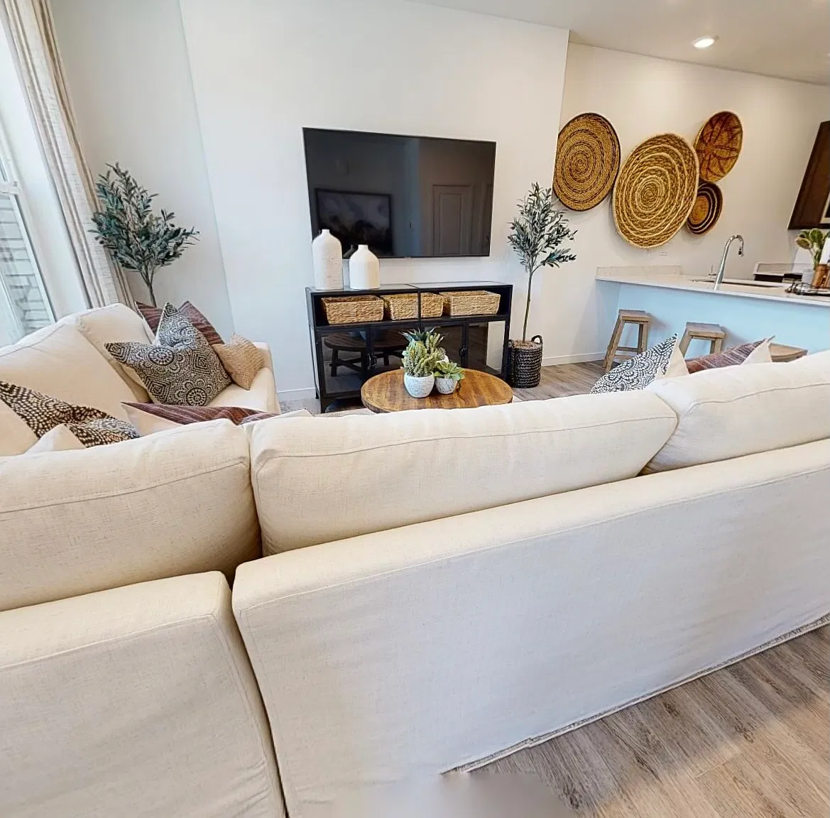 2 bed, 1266 sqft, $2,400 — Photo 2