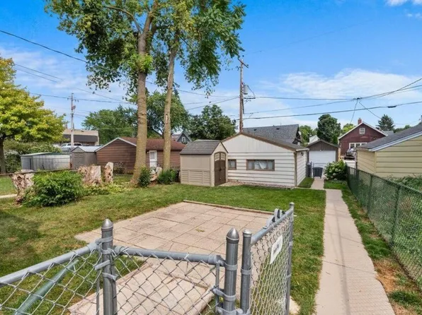 964 S 61st St, West Allis, WI 53214