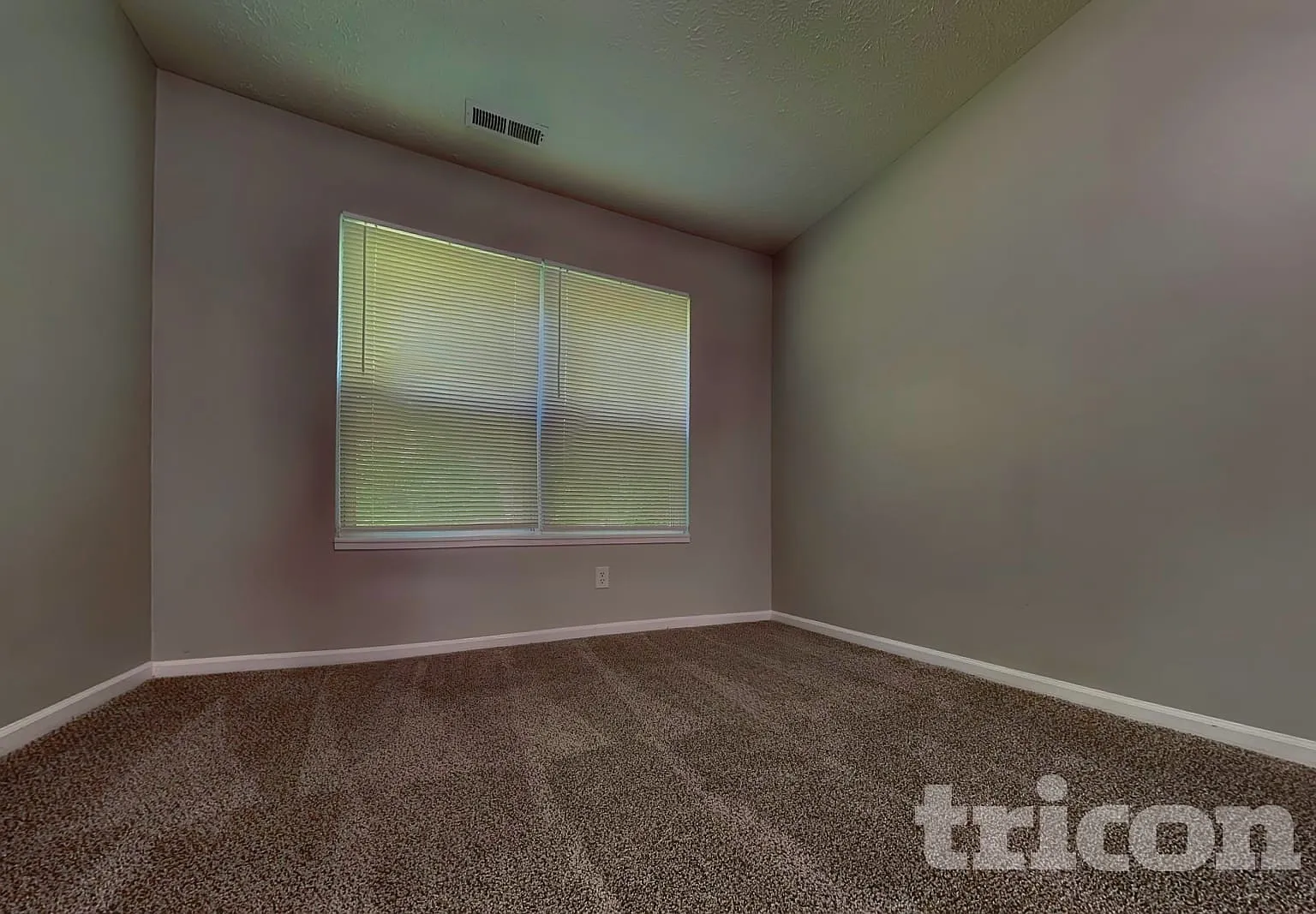 1426 Auburn Drive Brownsburg IN — Photo 3