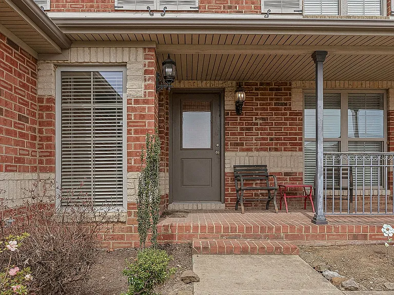 1016 Villa — Photo 3