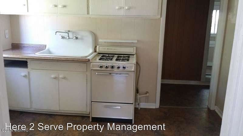 2nd image of 1600 Glade St APT 2