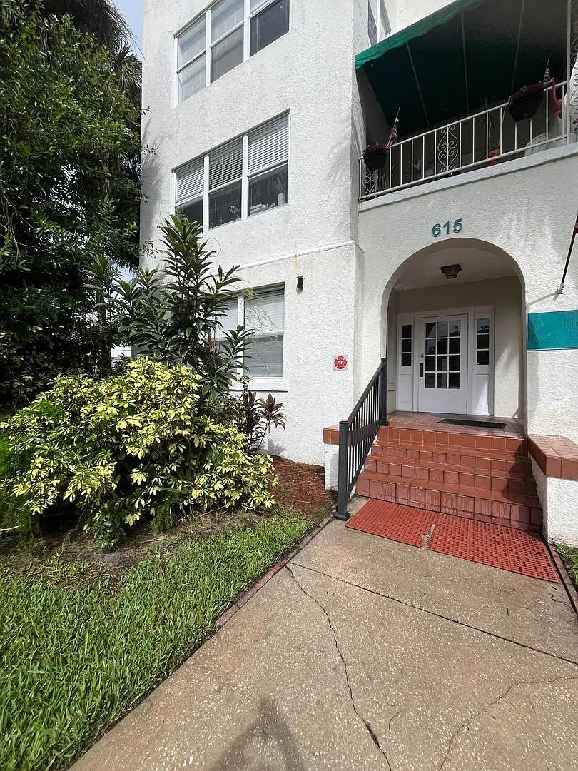 615 Woodlawn Blvd — Photo 2
