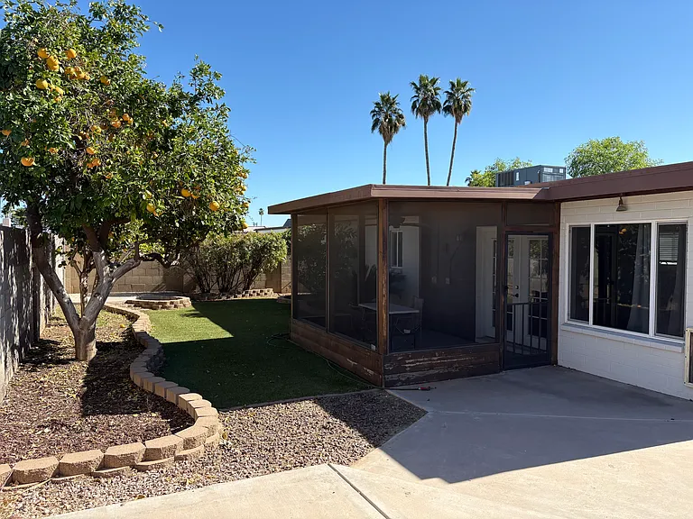 1322 E Ivyglen St — Photo 5