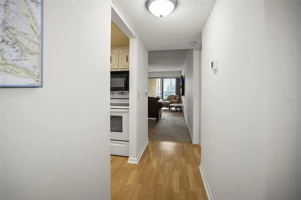 1 bed, 1.5 bath, 790 sqft, $1,900 — Photo 4