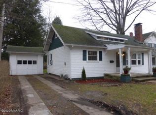 610 S 3rd St, Niles, MI 49120