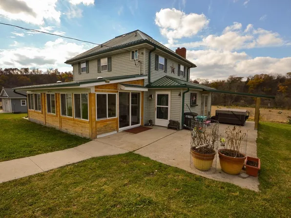 7469 Grant River Road, Cassville, WI 53806