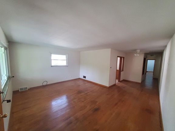 2nd image of 695 Fairlawn Dr