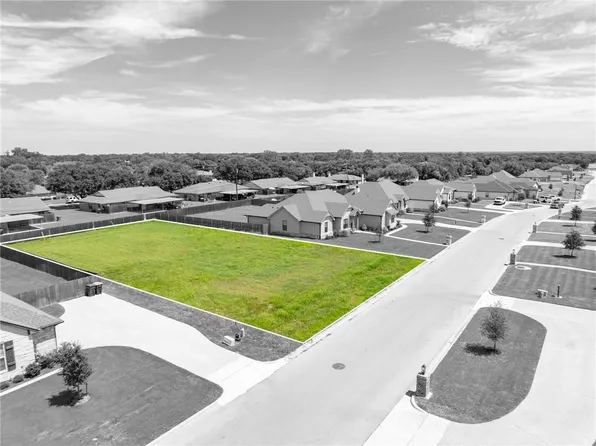 220 Fox Run Ln, Waco, TX 76706