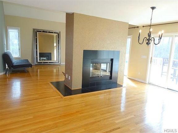 Living rm/Dining rm double sided fireplace