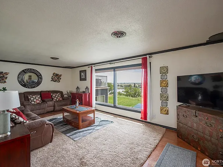634 N Crestview Dr — Photo 11