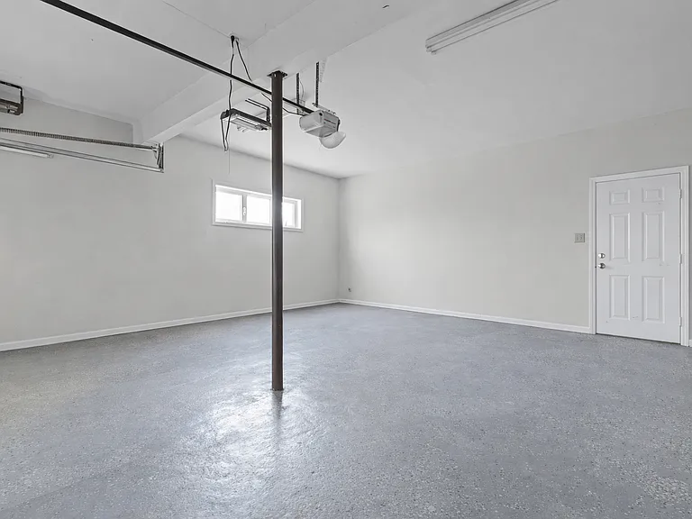 115 Maryland Ave — Photo 26