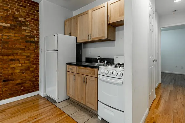 Rented by Bond New York | media 8