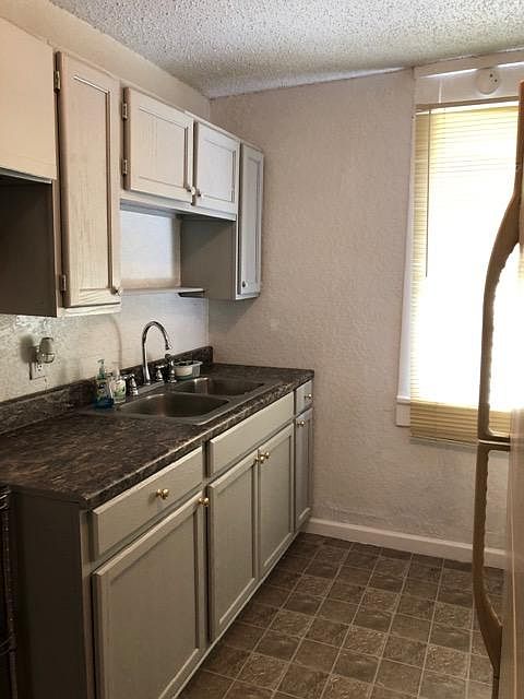 1st image of 1022 W 27th St