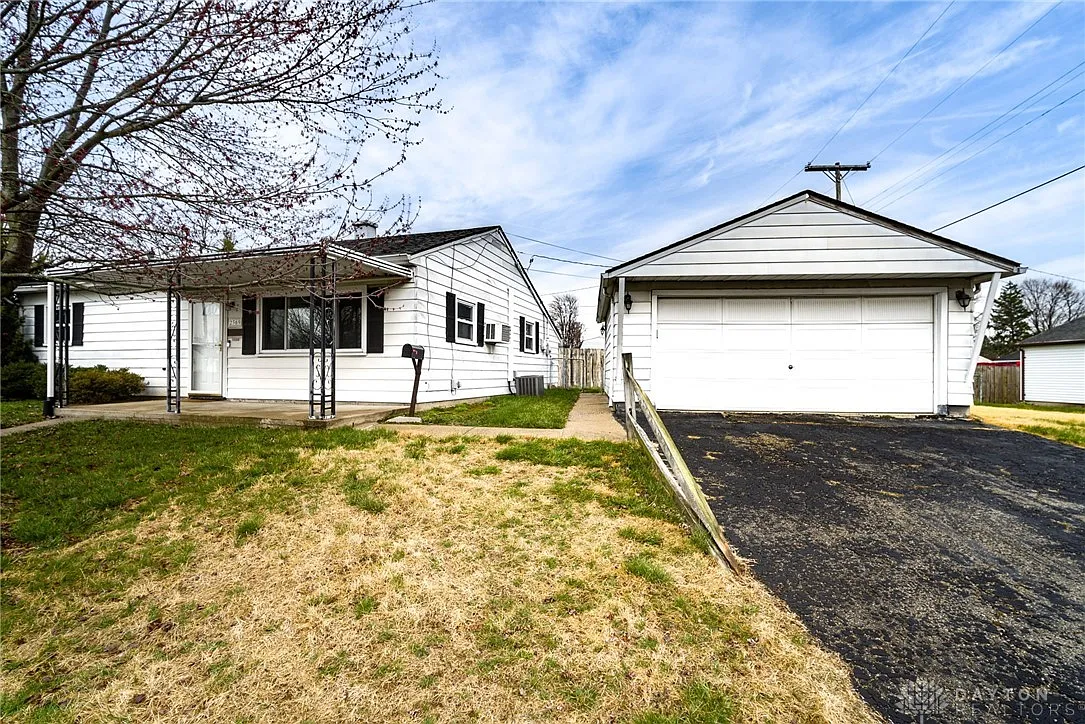 2369 Edenhill Ave photo 1