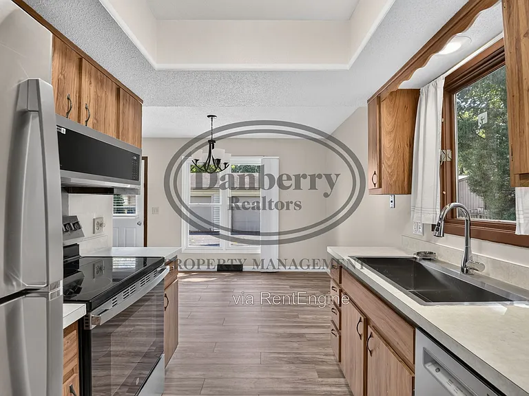 5409 Westcastle Dr #4 — Photo 12