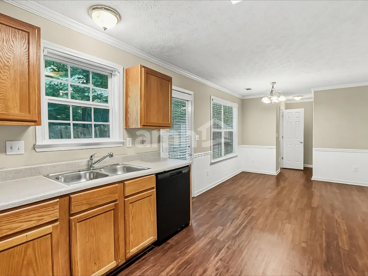 4 bed, 2.5 bath, 2001 sqft, $2,165 — Photo 4