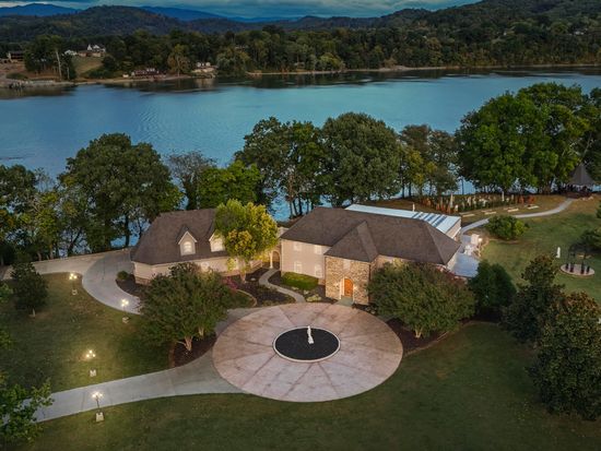 220 Degrasse Dr, Johnson City, TN 37601