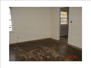 2nd image of 456 Howard St