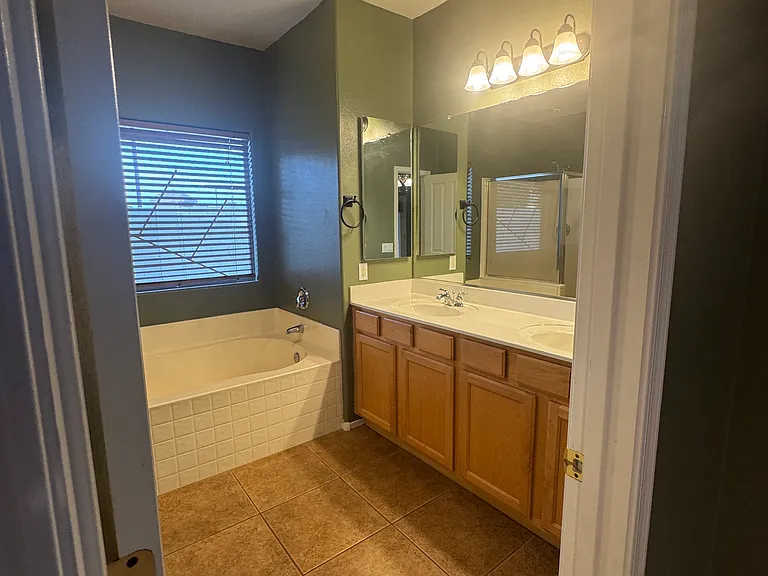 3424 E Vernon St — Photo 25