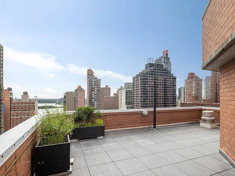 206 E 95th St #PENTHOUSE — Photo 14