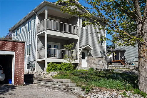 325 Peter St N #2 Photo 1