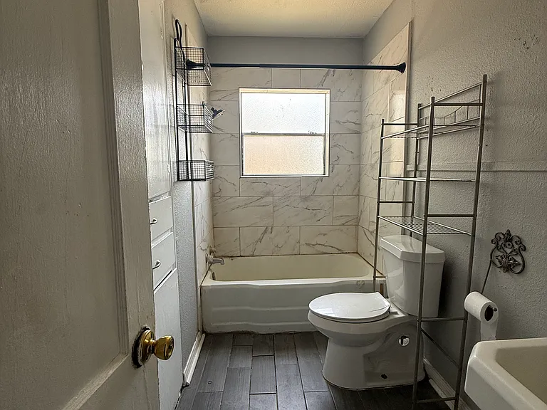 906 E 29th St #B — Photo 8