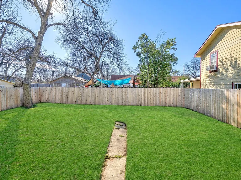 554 E Mitchell St — Photo 30