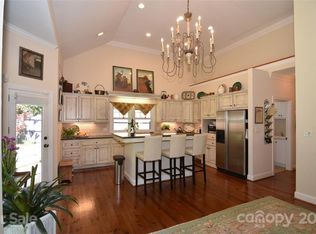 1728 30th Avenue Dr NE, Hickory, NC 28601