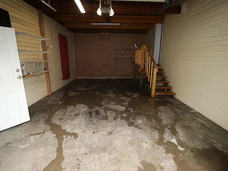 1672 Houston Ave — Photo 16