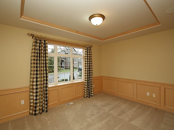 2nd image of 20519 NE 27th Pl