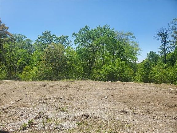 5th image of 401 E 166th Ct