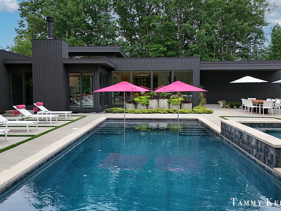 1st image of 702 Golfview Dr #13