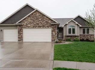 800 SE Willow Cir, Waukee, IA 50263