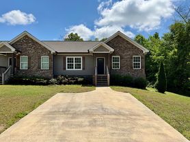 1168 Beaverdale Rd NE, Dalton, GA