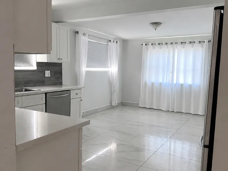 5103 Newton Dr — Photo 3