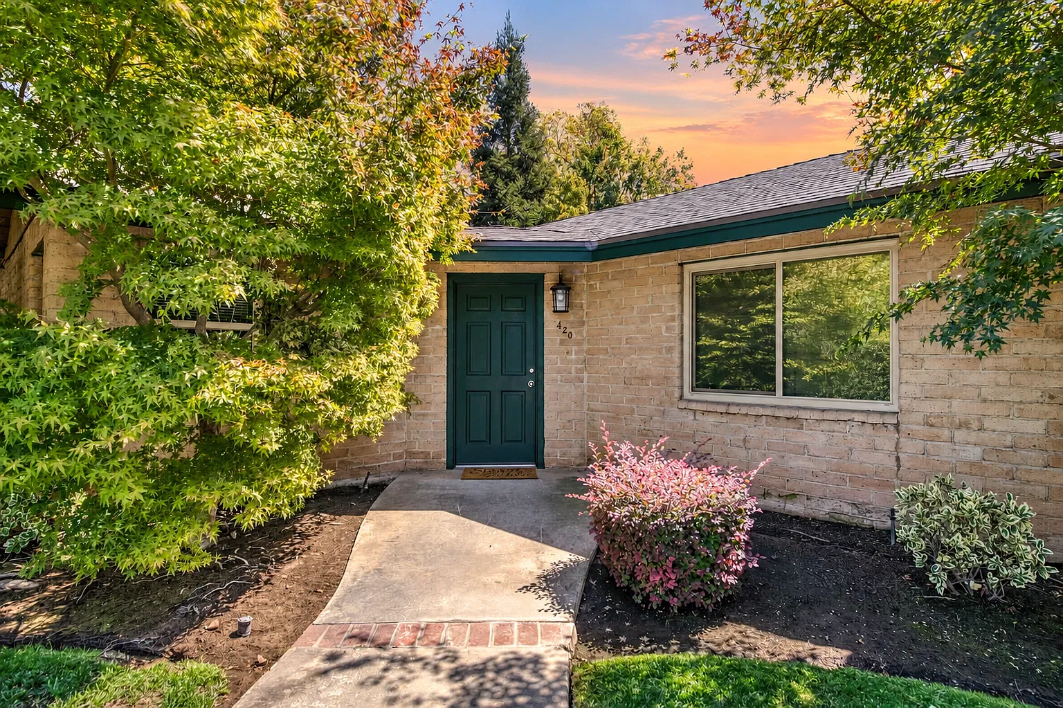 3 bed, 2.5 bath, 2400 sqft, $3,000 — Photo 3