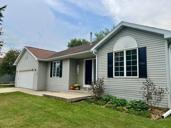 105 Sprie Ct SE, Pine Island, MN 55963