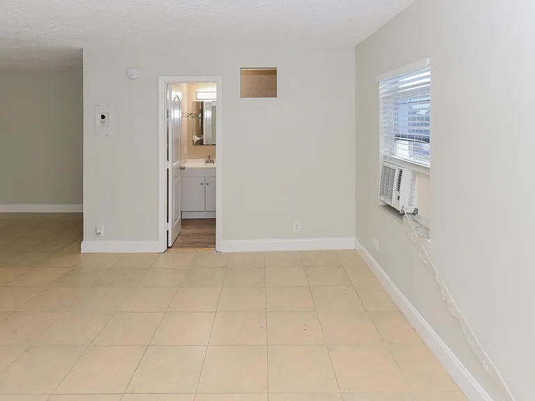 605 N Federal Hwy #8 — Photo 7