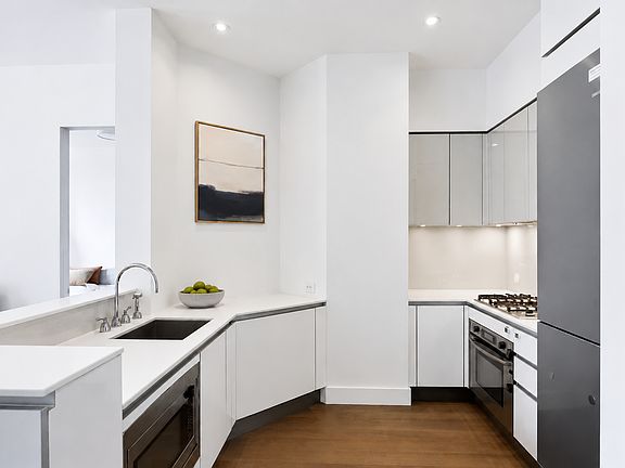 4th image of 25 Broad St APT 20d